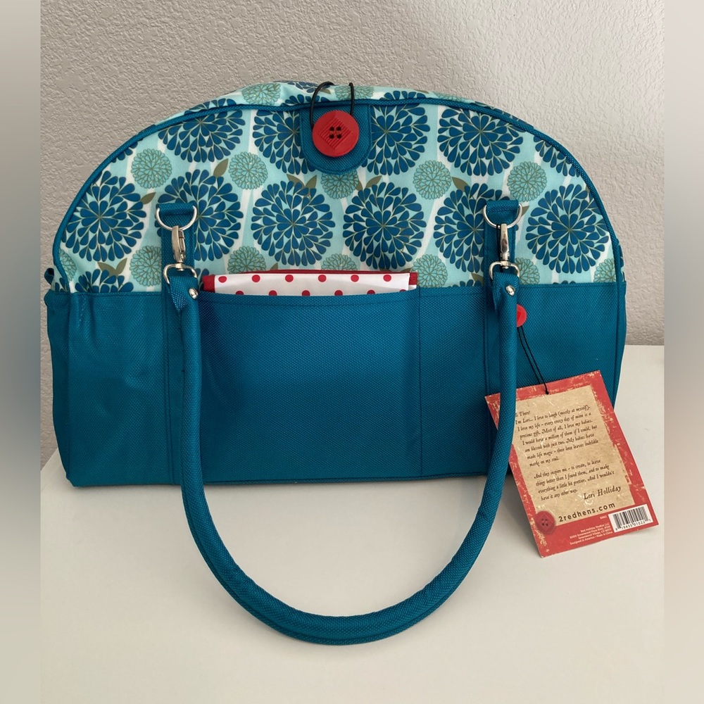 ⭐️NWT⭐️ 2 Red Hens Carry-All diaper bag. Pockets, bottle holders, changing pad.